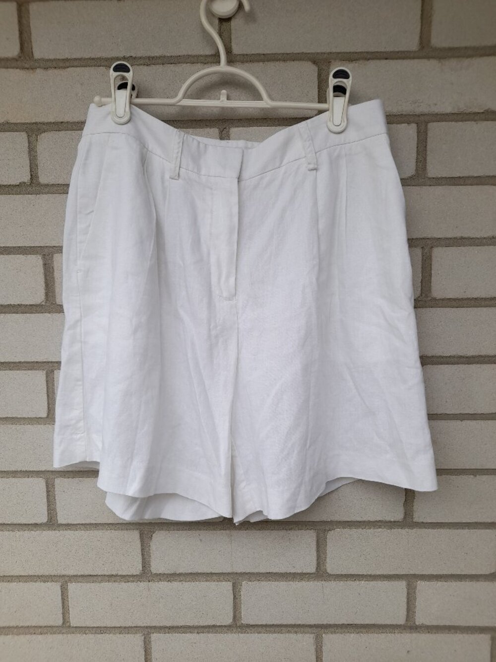 White Linen Rayon Shorts Size 6